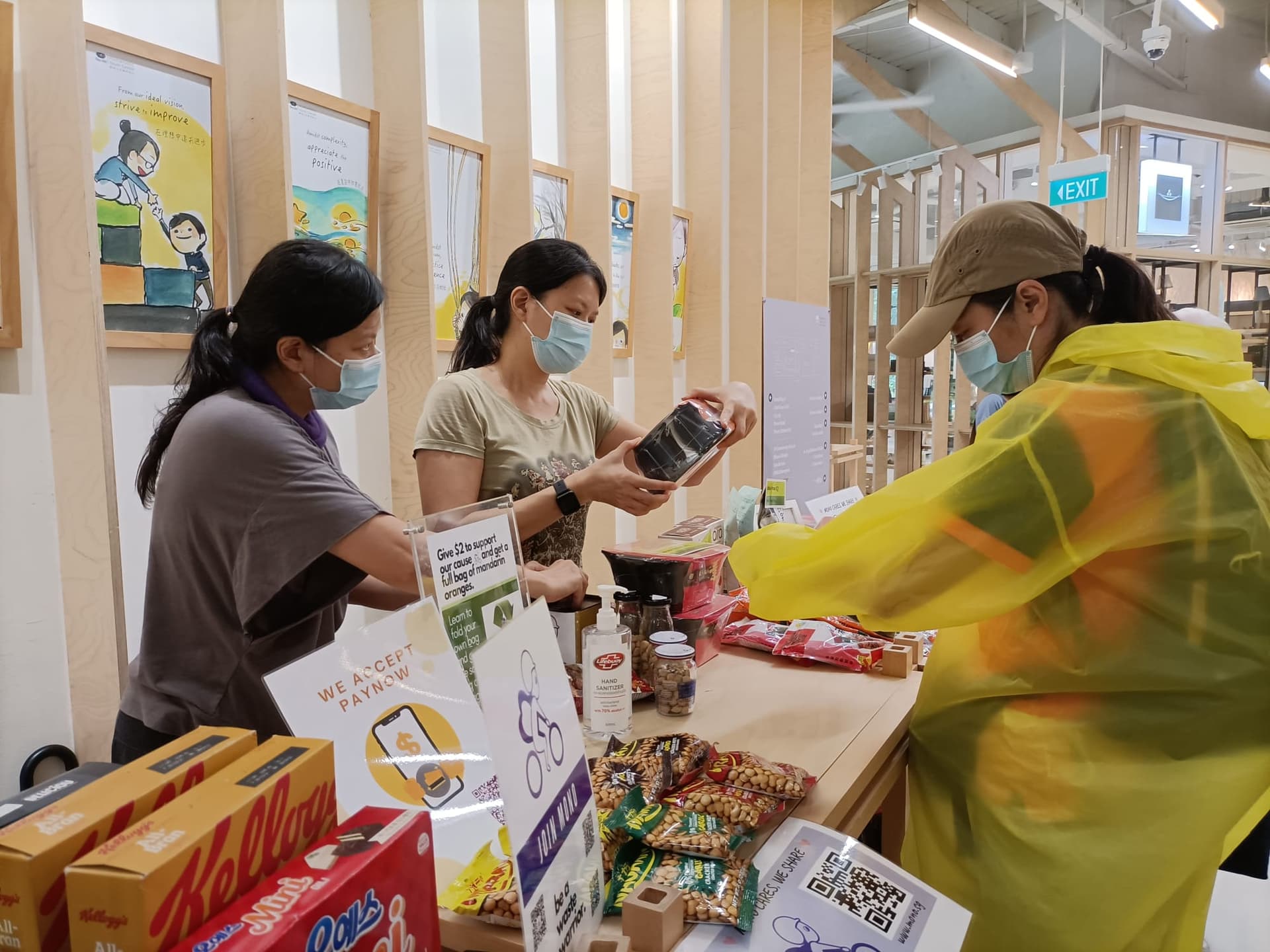 Volunteer with a visitor at Tzu Chi
